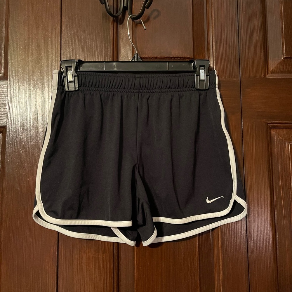 NIKE ATHLETIC SHORTS
